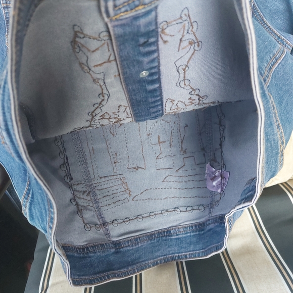 Size 8 Magnolia Denim Jean Jacket - Picture 8 of 9